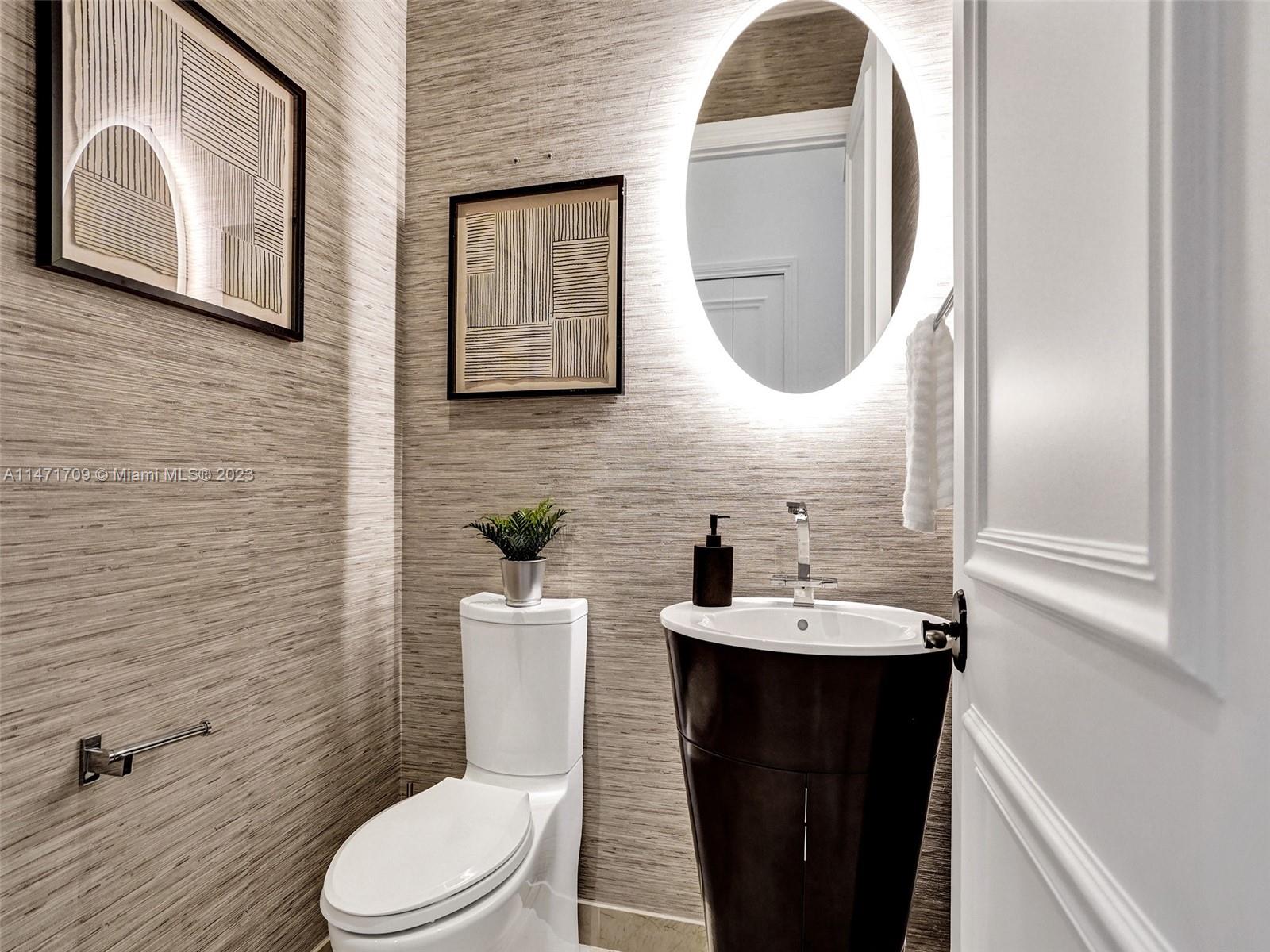 WINDMILL LAKE ESTATES - Residential