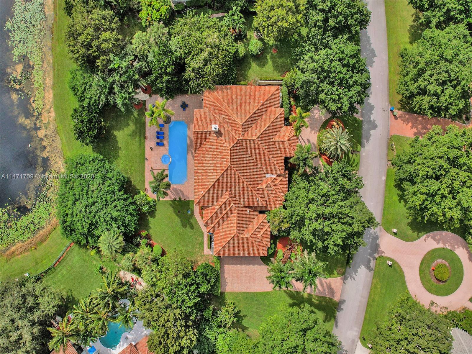 WINDMILL LAKE ESTATES - Residential