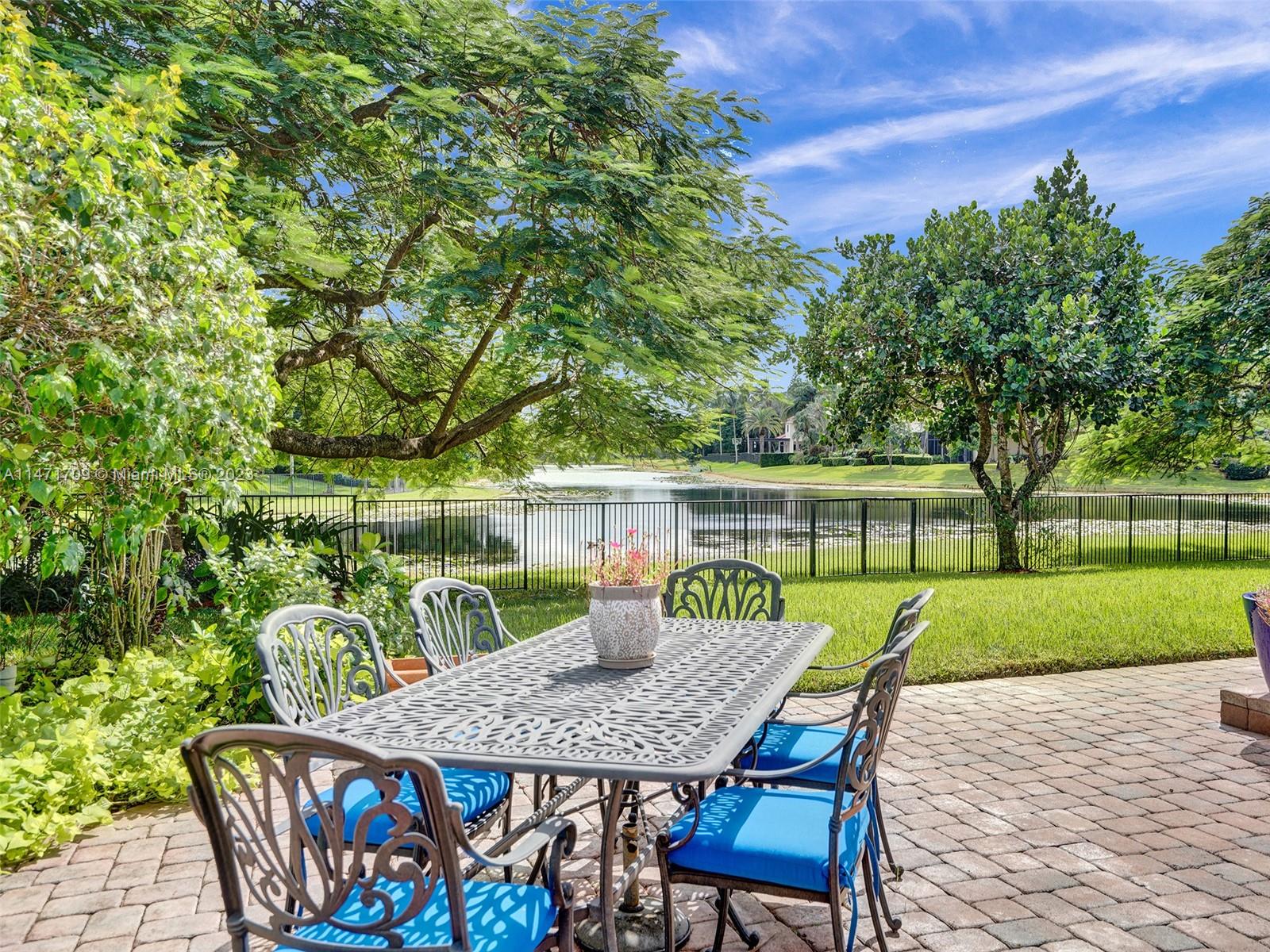 WINDMILL LAKE ESTATES - Residential