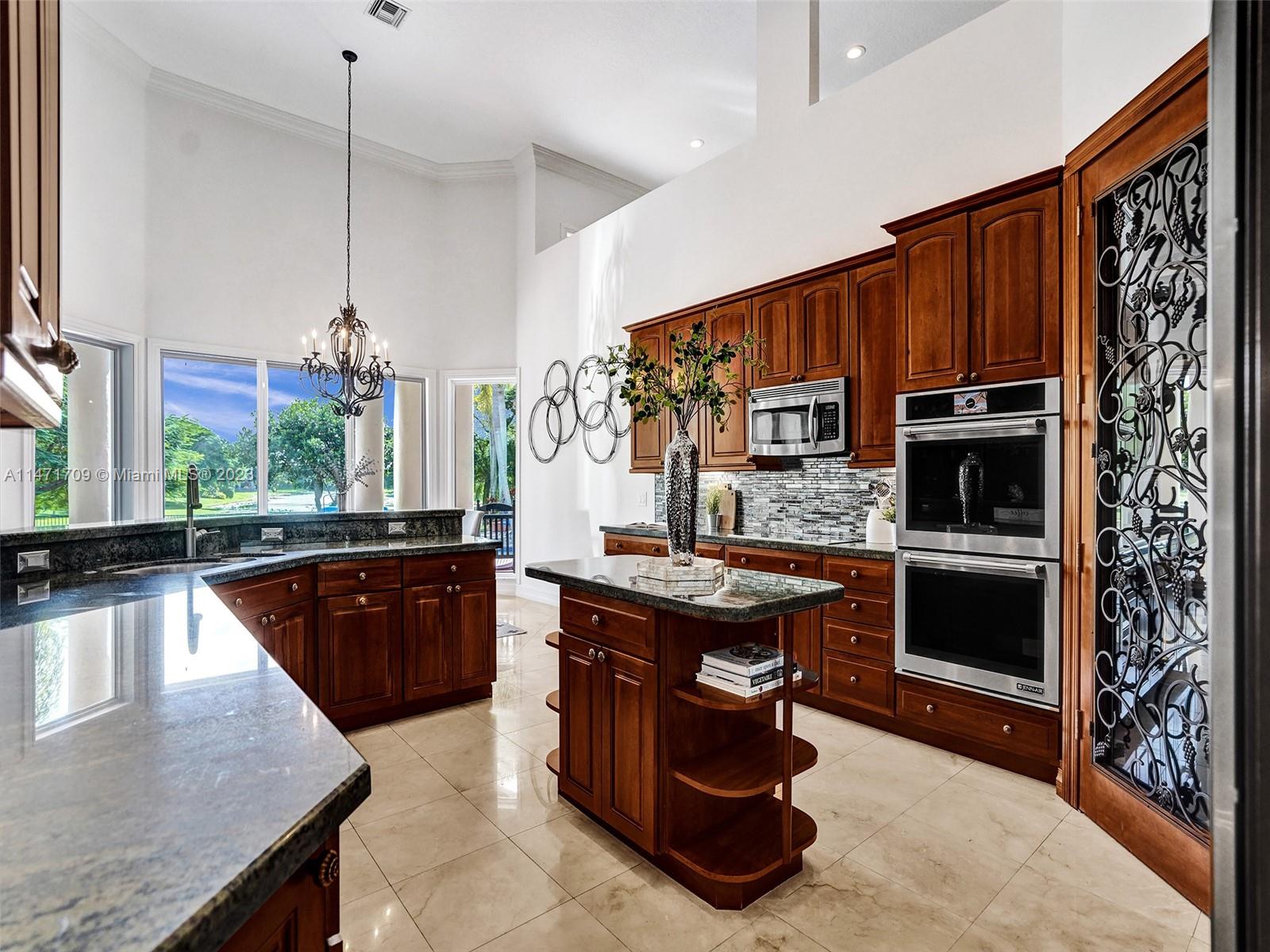 WINDMILL LAKE ESTATES - Residential