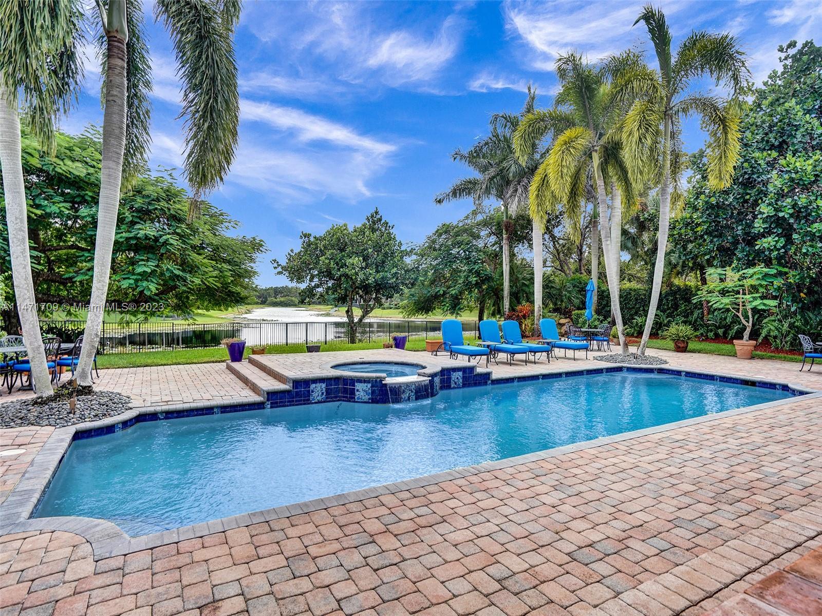 WINDMILL LAKE ESTATES - Residential