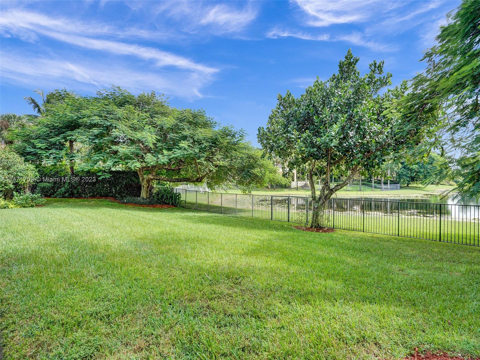 WINDMILL LAKE ESTATES - Residential