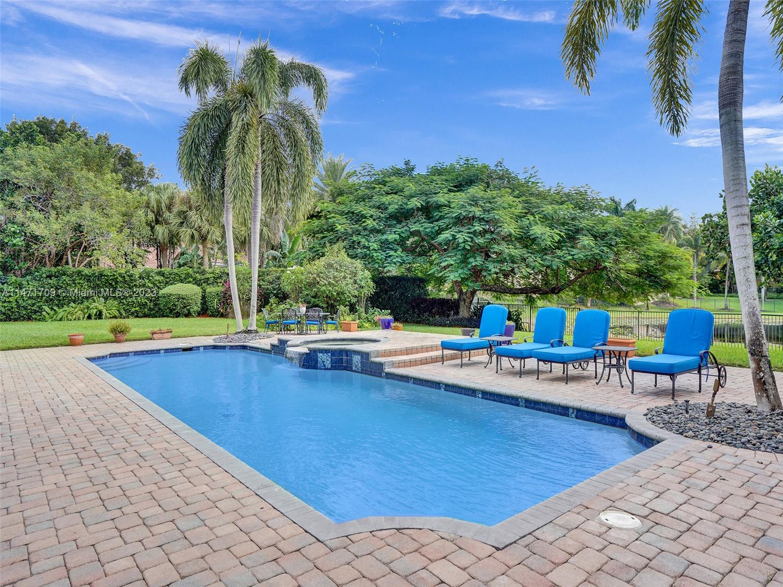 WINDMILL LAKE ESTATES - Residential