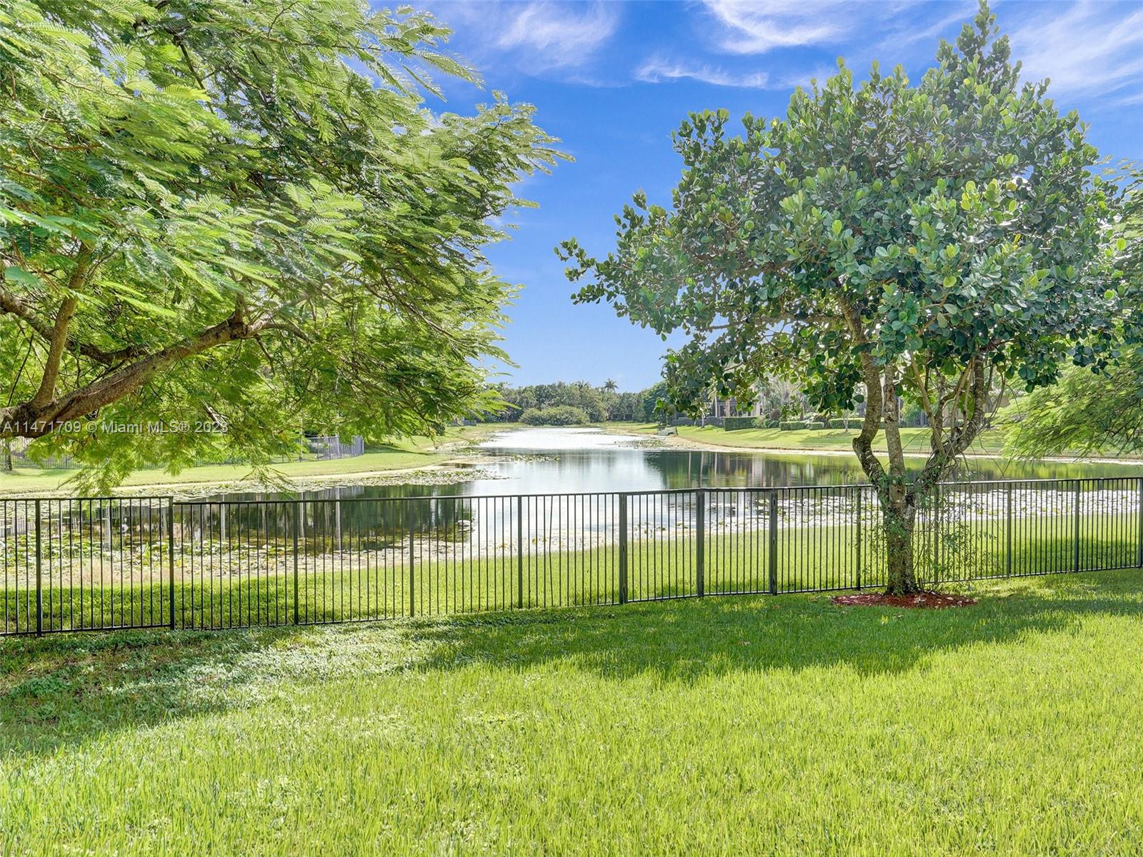 WINDMILL LAKE ESTATES - Residential