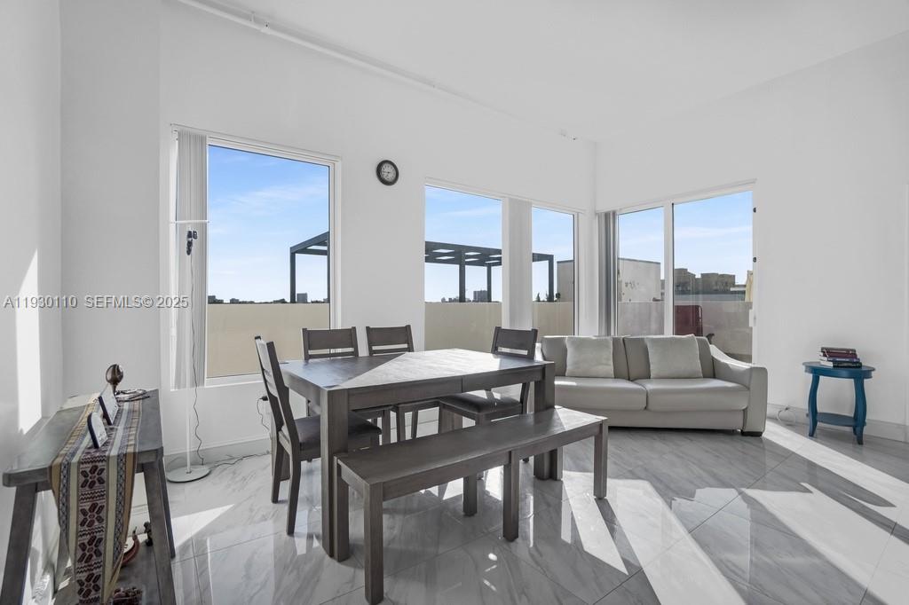 10 SW South River Dr 608