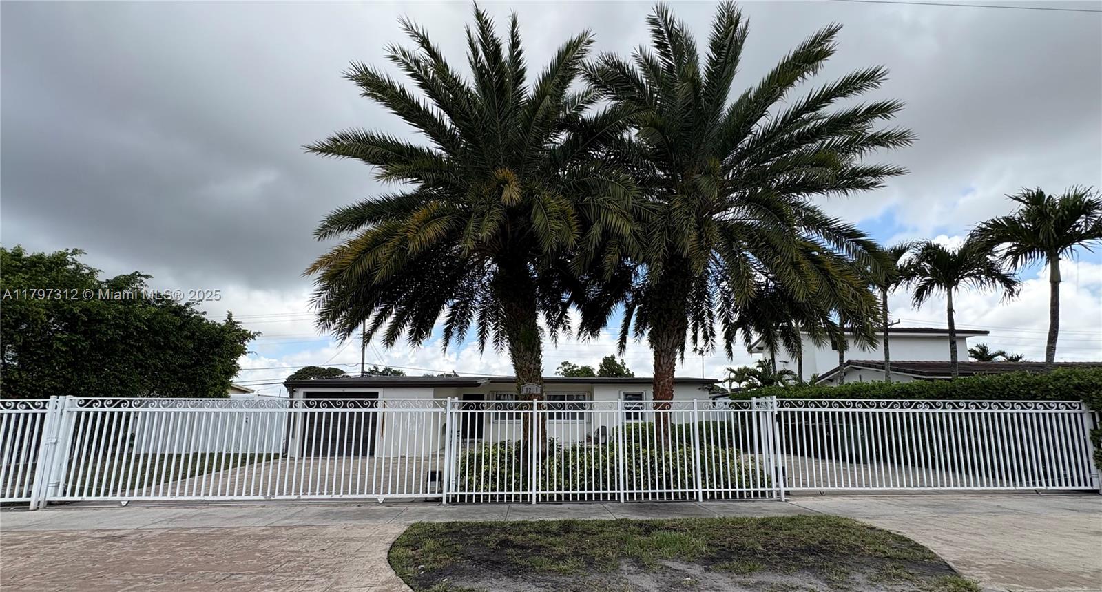 Rental Property at 1281 W 62nd St, Hialeah, Miami-Dade County, Florida - Bedrooms: 4 
Bathrooms: 2  - $4,900 MO.