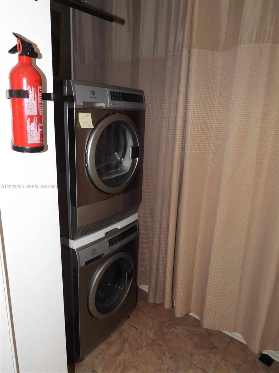 RIVERSIDE ADD AMEN PLAT - Residential