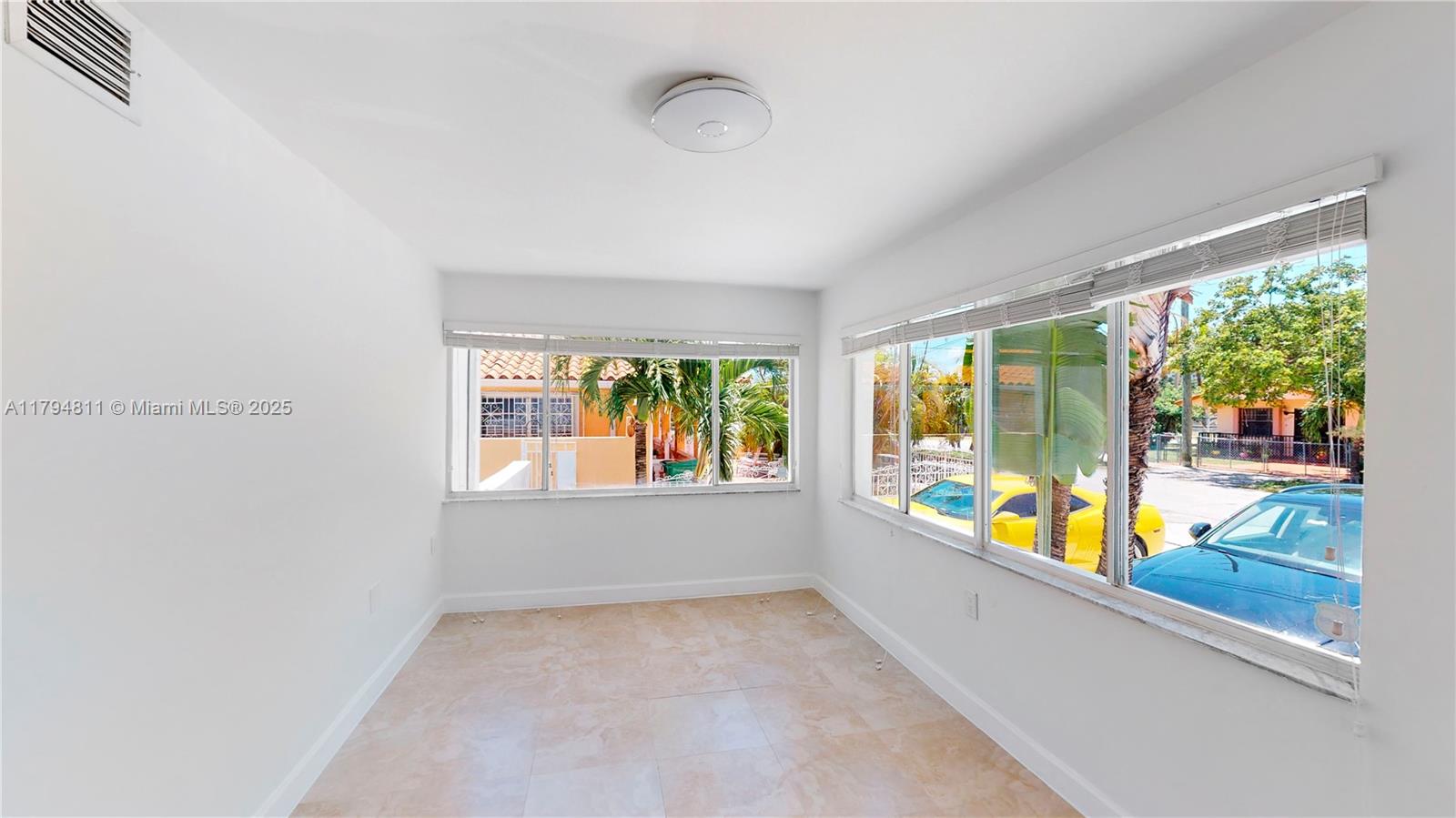 2915 SW 24 ST 2915