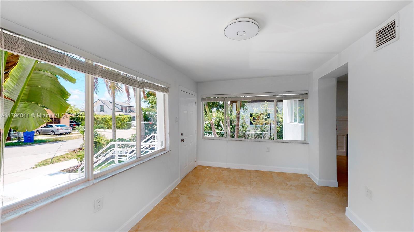 2915 SW 24 ST 2915