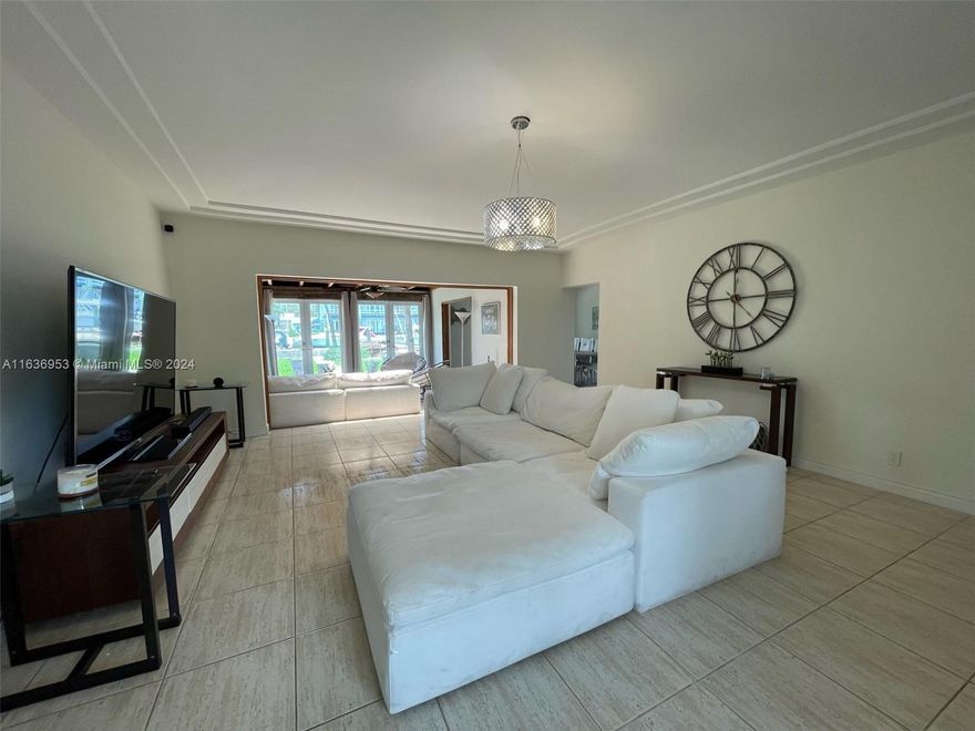 A real Miami-Paradise Boat's dreamers located in Prestigious Gated Community keystone Island. 3/2 + 1 car garage and a beautiful Florida Room overlooking the water. 2 New bathroom and new floors in half of the house. Big Lot 11,250 SQFT Ideal for tear down and build a brand new mansion or just renovate  the other half of the house. Also New raised seawall just finished !!  no HOA