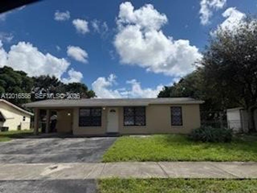 3/1 HOME FOR SALE IN THE AREA OF LAUDERHILL AND NEAR TO MANY GREAT PLACES.