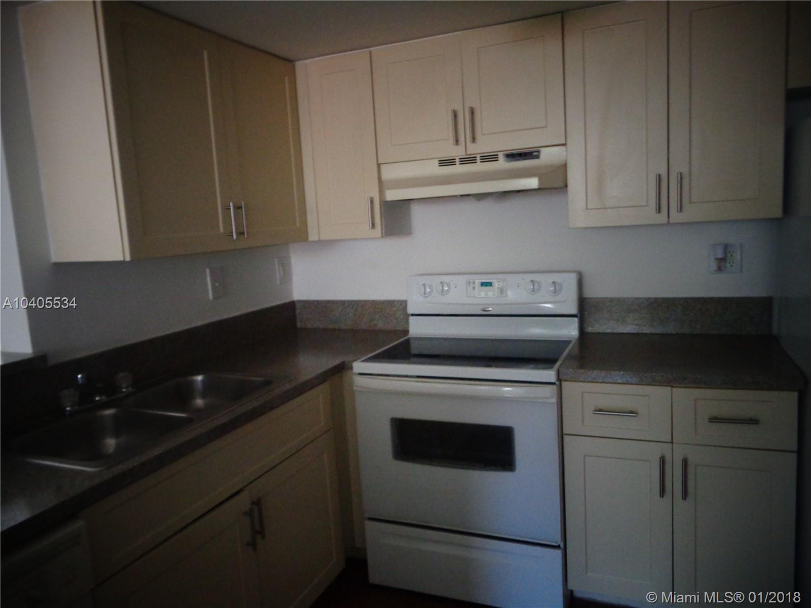 VILLAS DE VENEZIA - Residential Lease