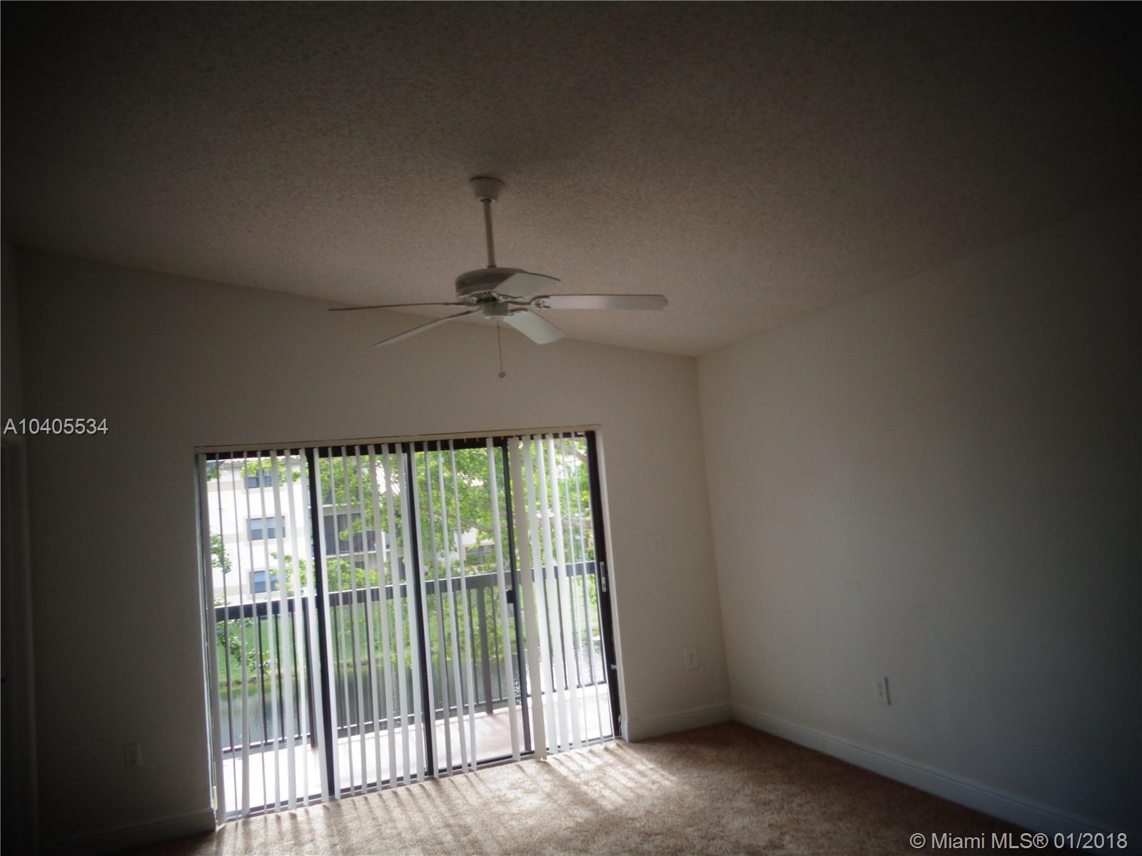 VILLAS DE VENEZIA - Residential Lease