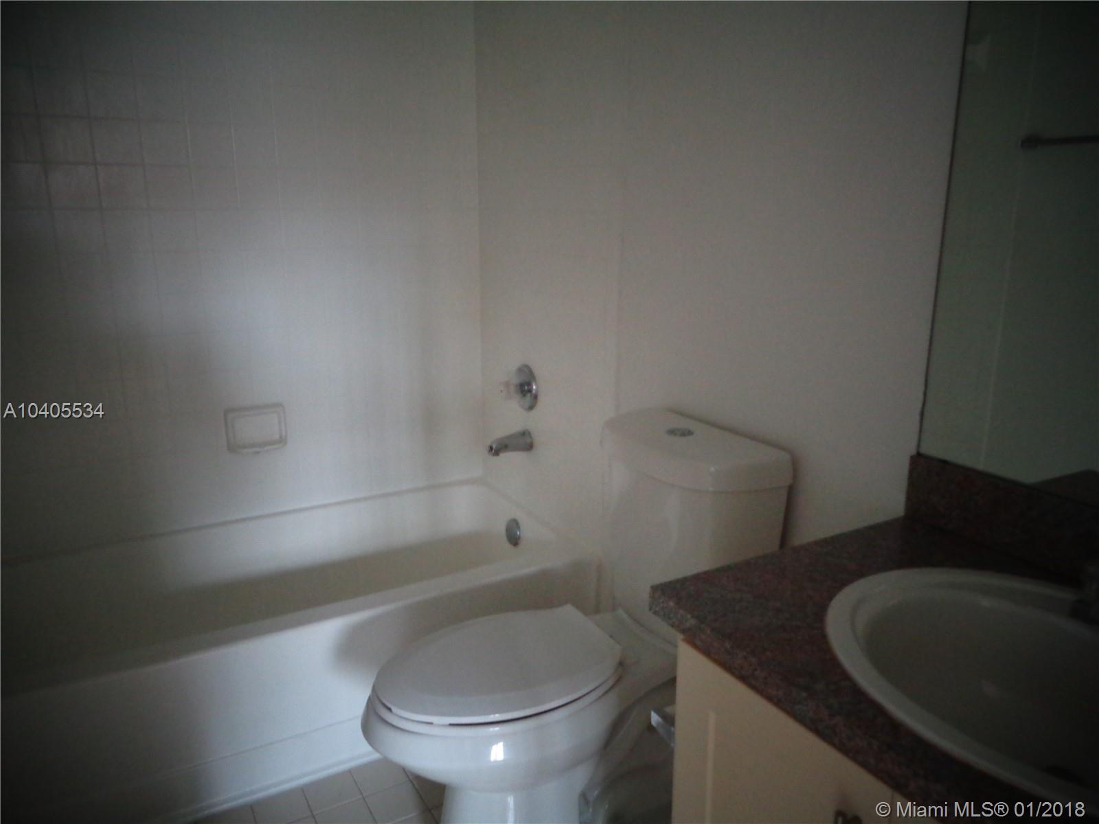 VILLAS DE VENEZIA - Residential Lease