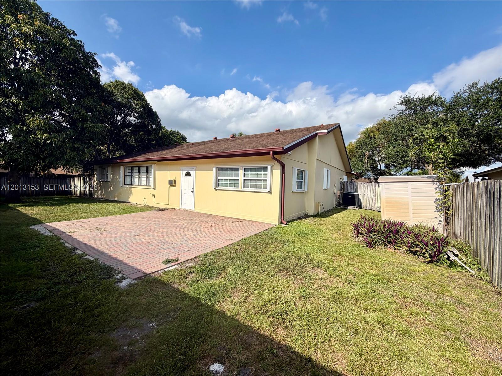 FLAMINGO GARDENS-LIVE OAK - Residential Lease