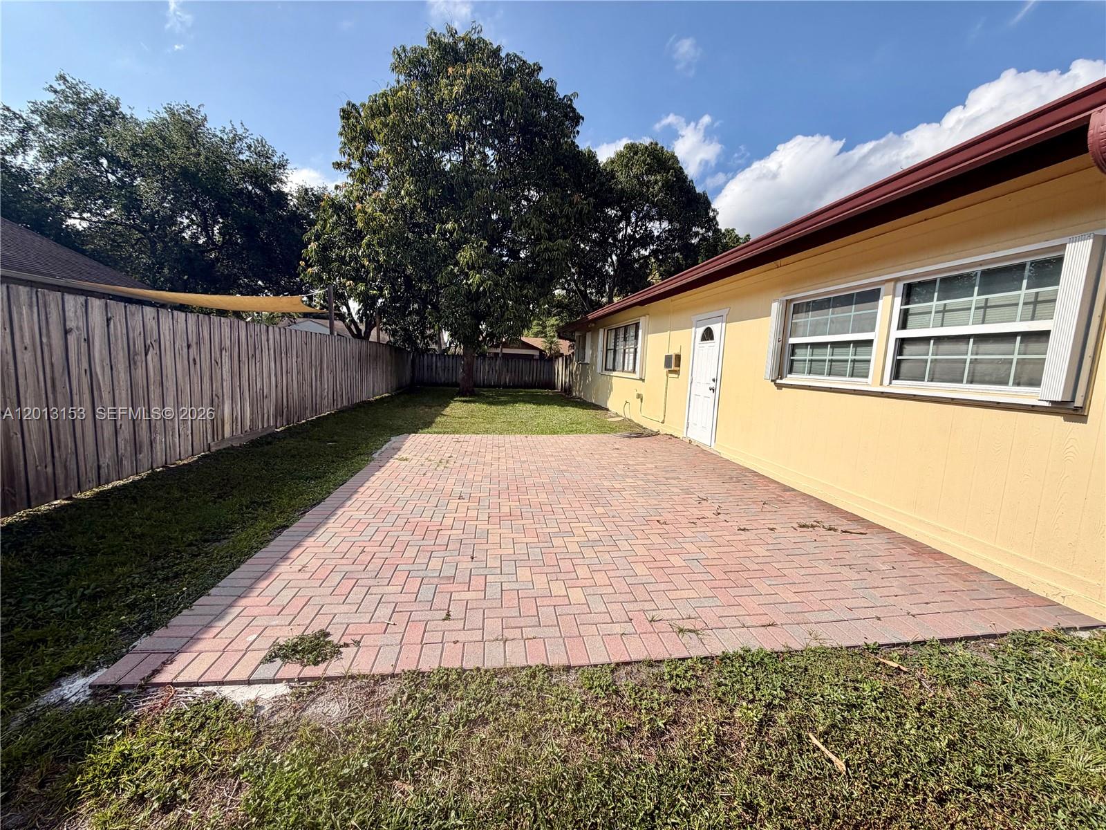 FLAMINGO GARDENS-LIVE OAK - Residential Lease