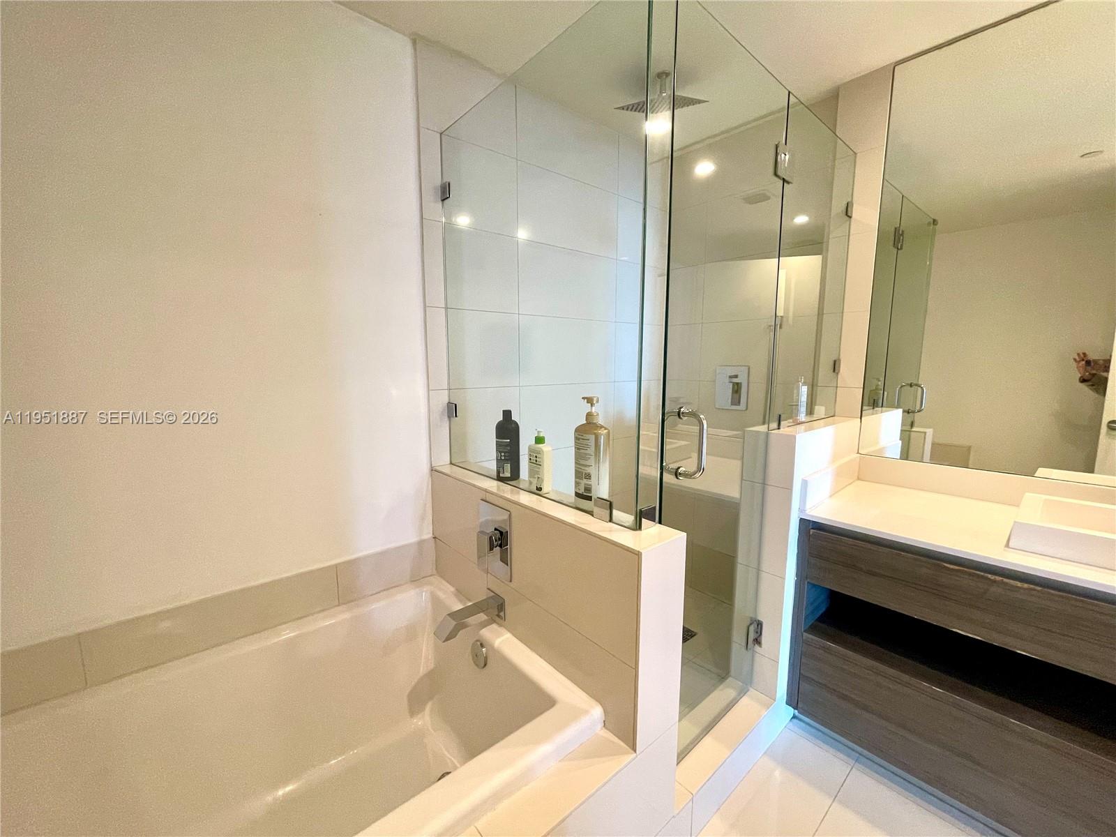 1100 MILLECENTO RESIDENCE - Residential