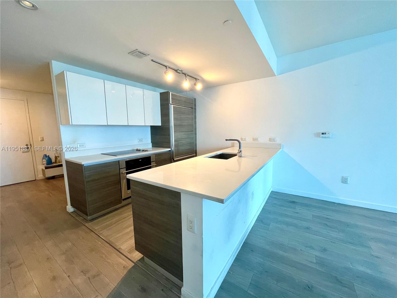 1100 MILLECENTO RESIDENCE - Residential