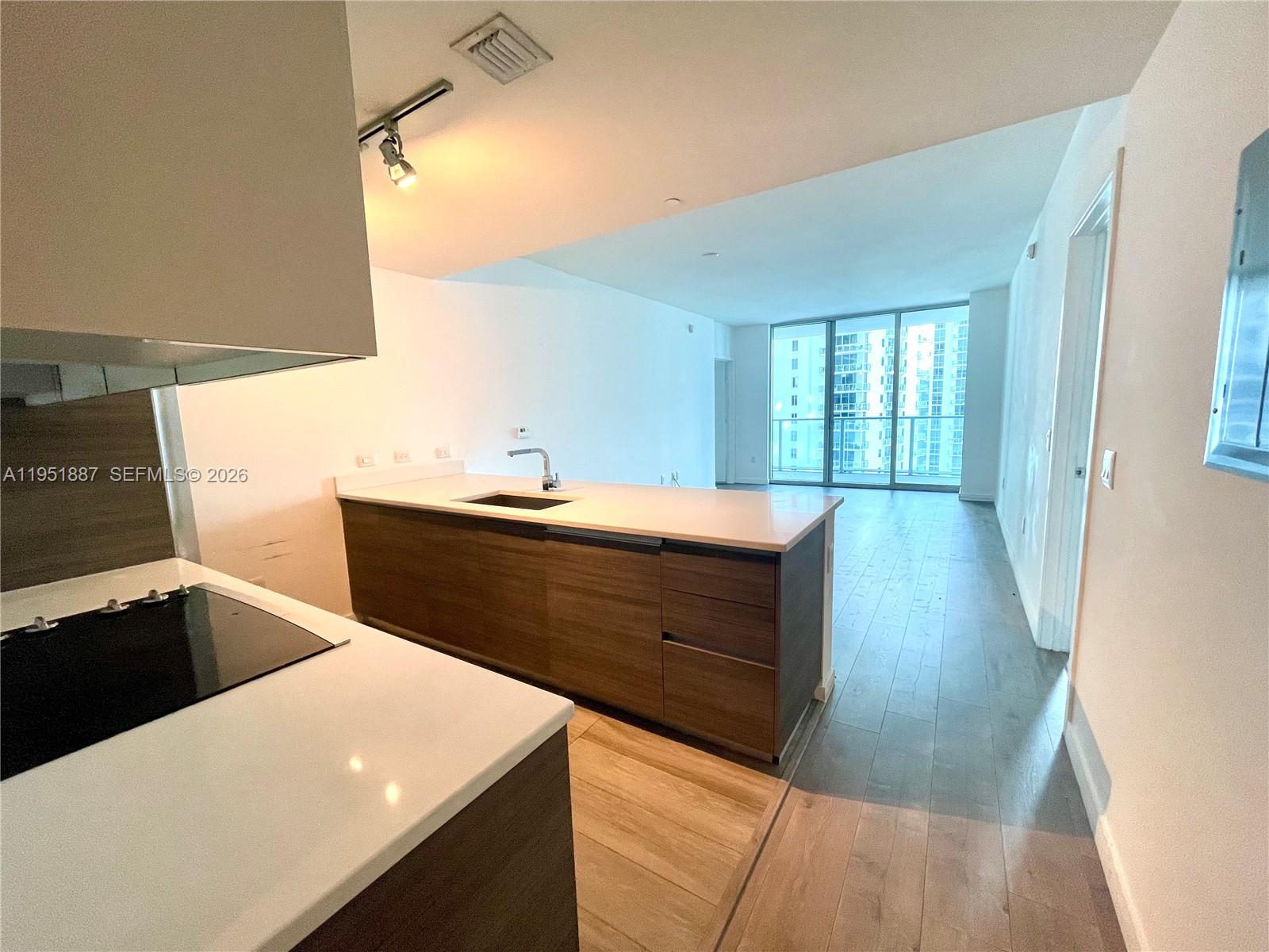 1100 MILLECENTO RESIDENCE - Residential