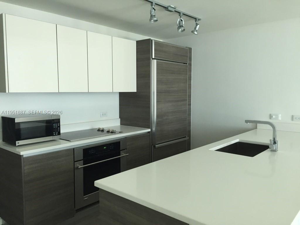 1100 MILLECENTO RESIDENCE - Residential