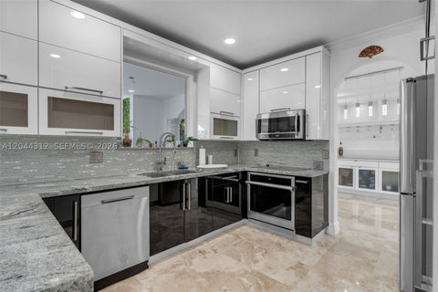Tiny photo for 15262 SW 11th St, Miami, FL 33194 (MLS # A12044312)