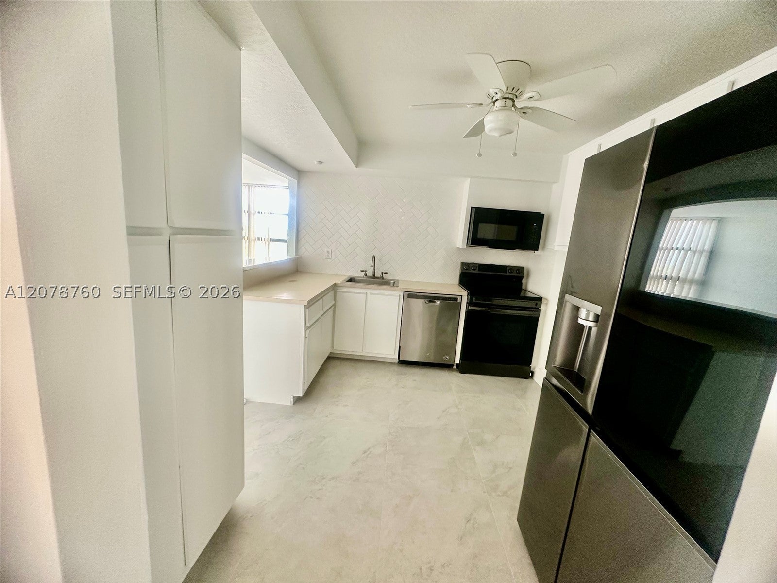 200 Leslie Dr 1023