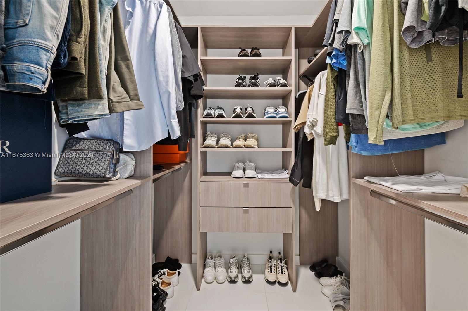 PARAMOUNT MWC - Residential