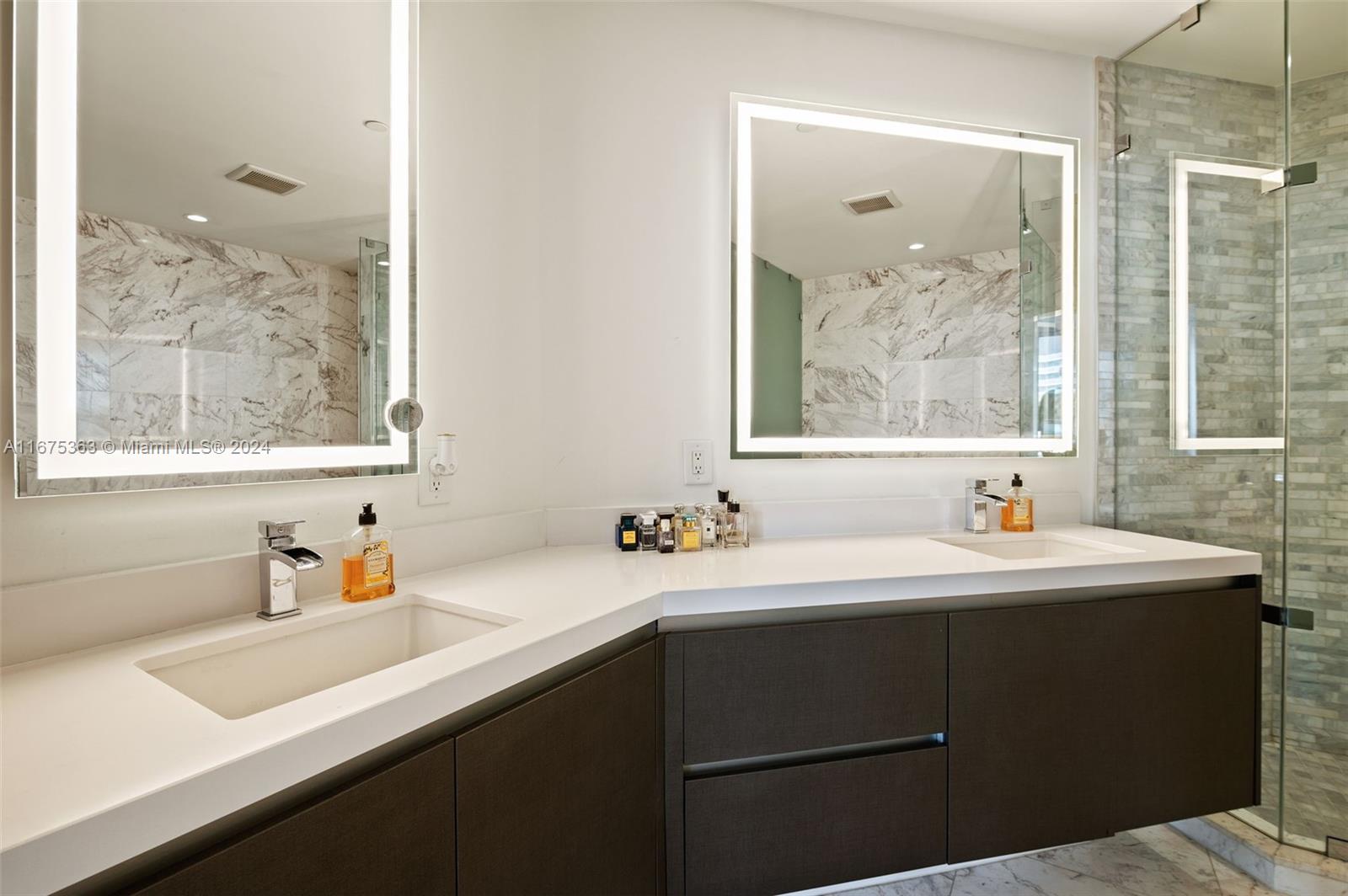 PARAMOUNT MWC - Residential