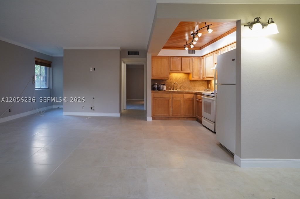 Photo 1 of 19 — 1815 Fairview Villas Dr 1, Palm Springs, FL 33406