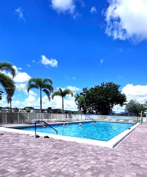 Tiny photo for 1770 NE 191st St #813-1, Miami, FL 33179 (MLS # A12019984)