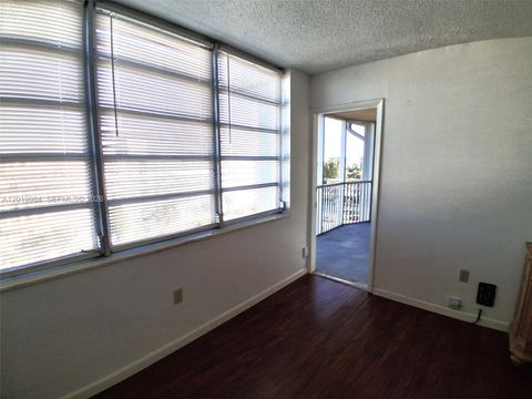 Tiny photo for 1770 NE 191st St #813-1, Miami, FL 33179 (MLS # A12019984)