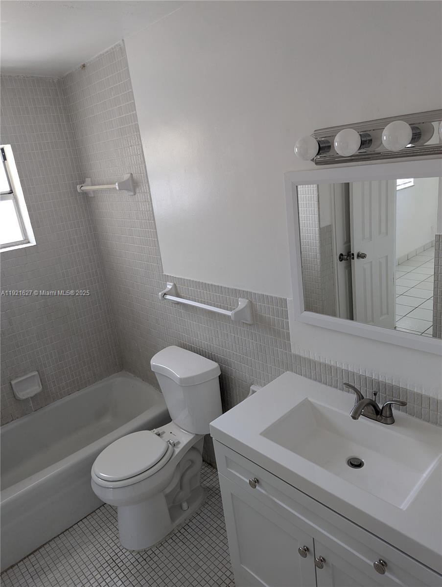 NORTH HOLLYWOOD - Residential Lease