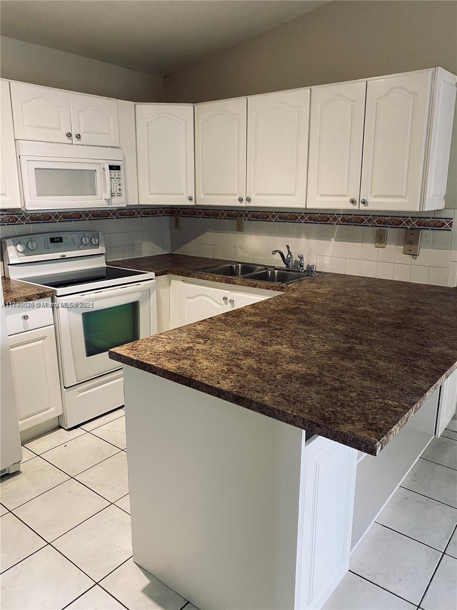 7640 Sw 153rd Ct 201, Miami, Broward County, Florida - 3 Bedrooms  
2 Bathrooms - 