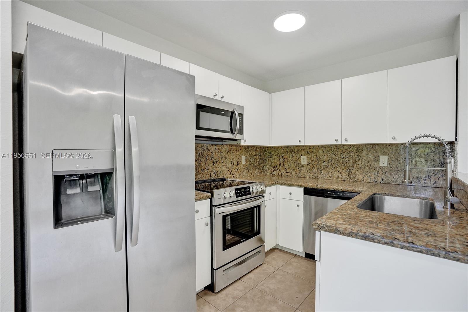 HOLLYWOOD RIDGE FARMS 2-1 - Residential Lease