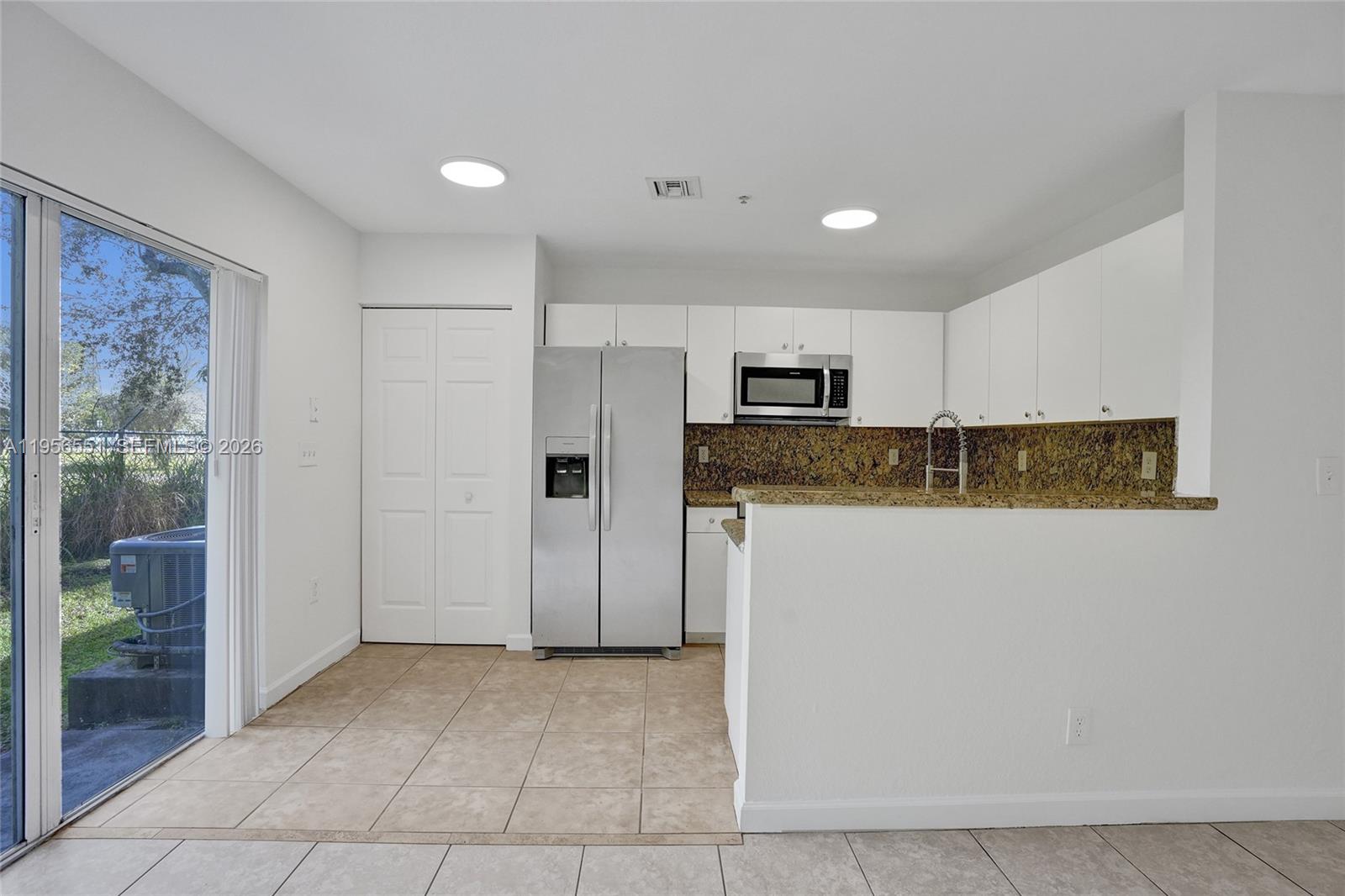 HOLLYWOOD RIDGE FARMS 2-1 - Residential Lease