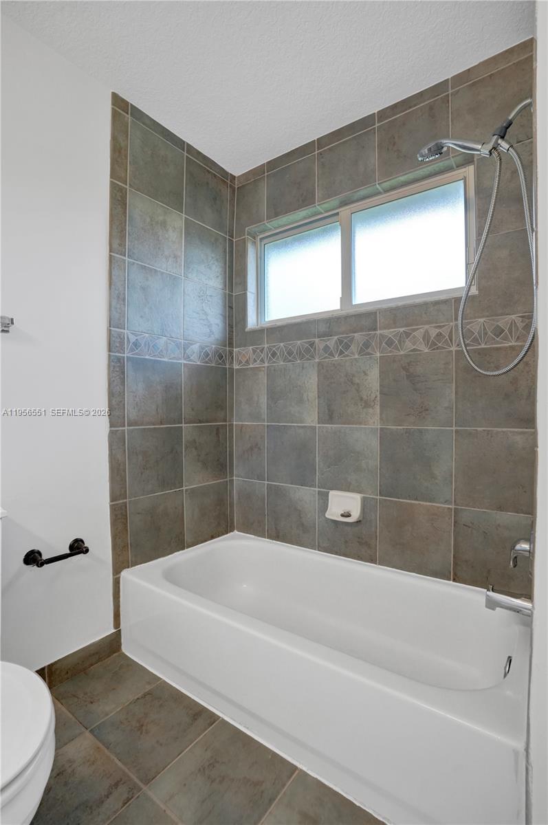 HOLLYWOOD RIDGE FARMS 2-1 - Residential Lease