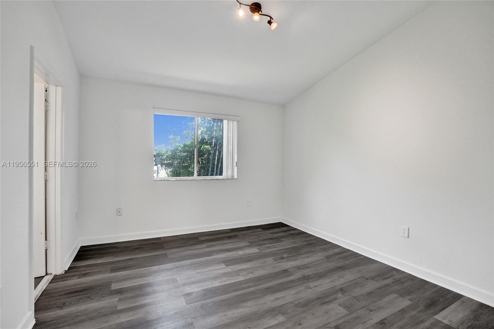 HOLLYWOOD RIDGE FARMS 2-1 - Residential Lease