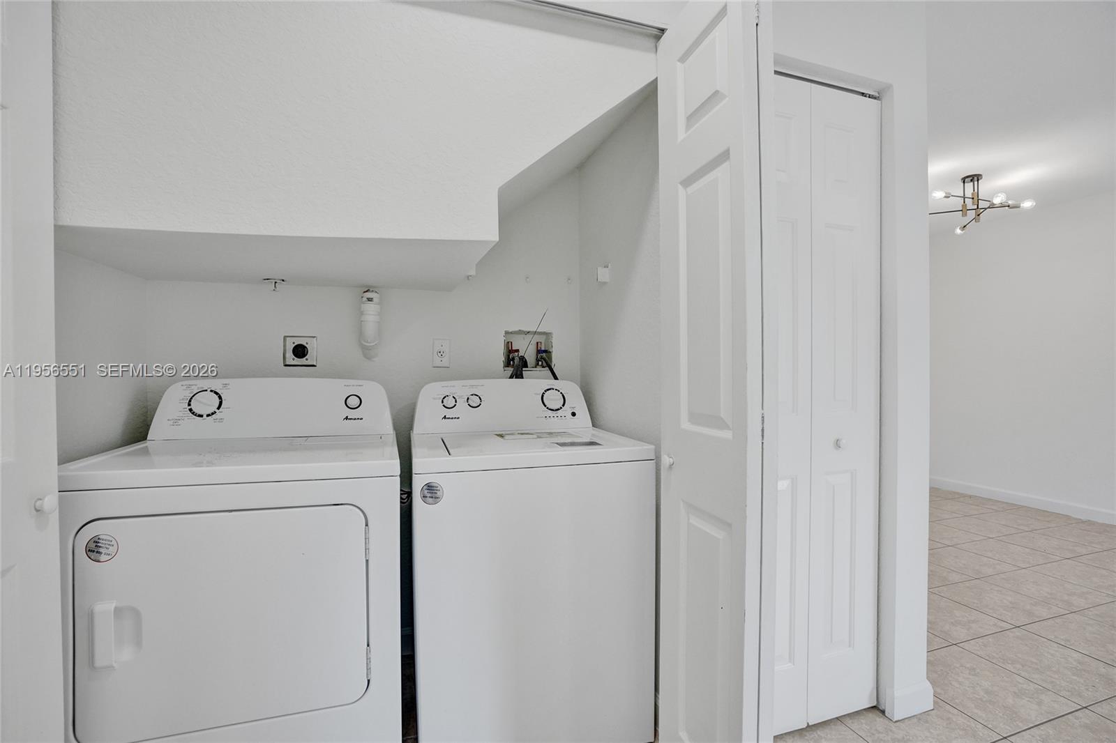 HOLLYWOOD RIDGE FARMS 2-1 - Residential Lease