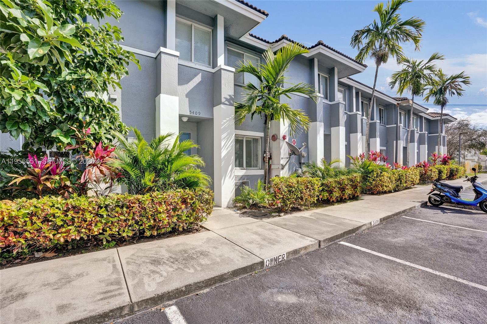 HOLLYWOOD RIDGE FARMS 2-1 - Residential Lease
