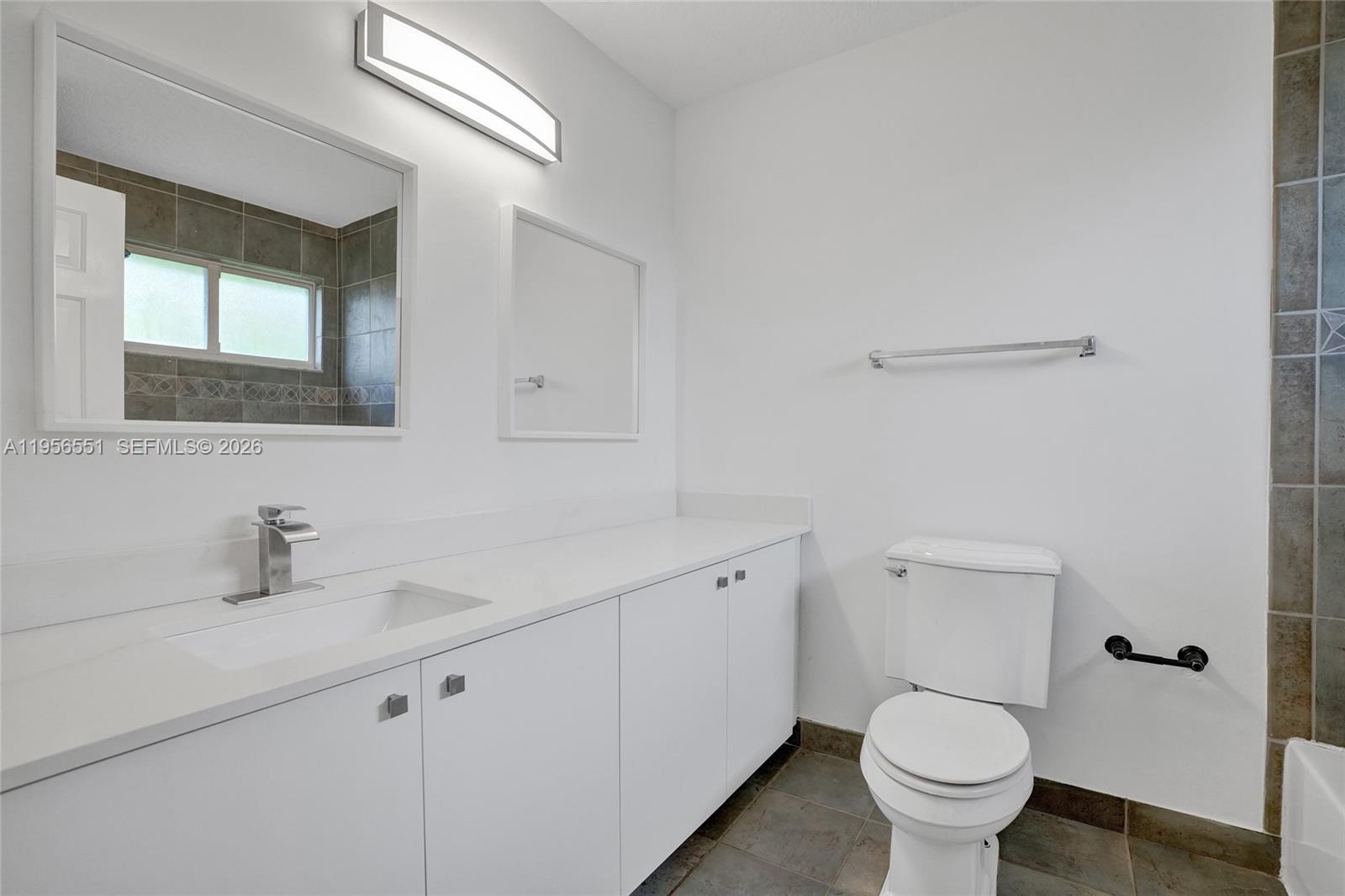 HOLLYWOOD RIDGE FARMS 2-1 - Residential Lease