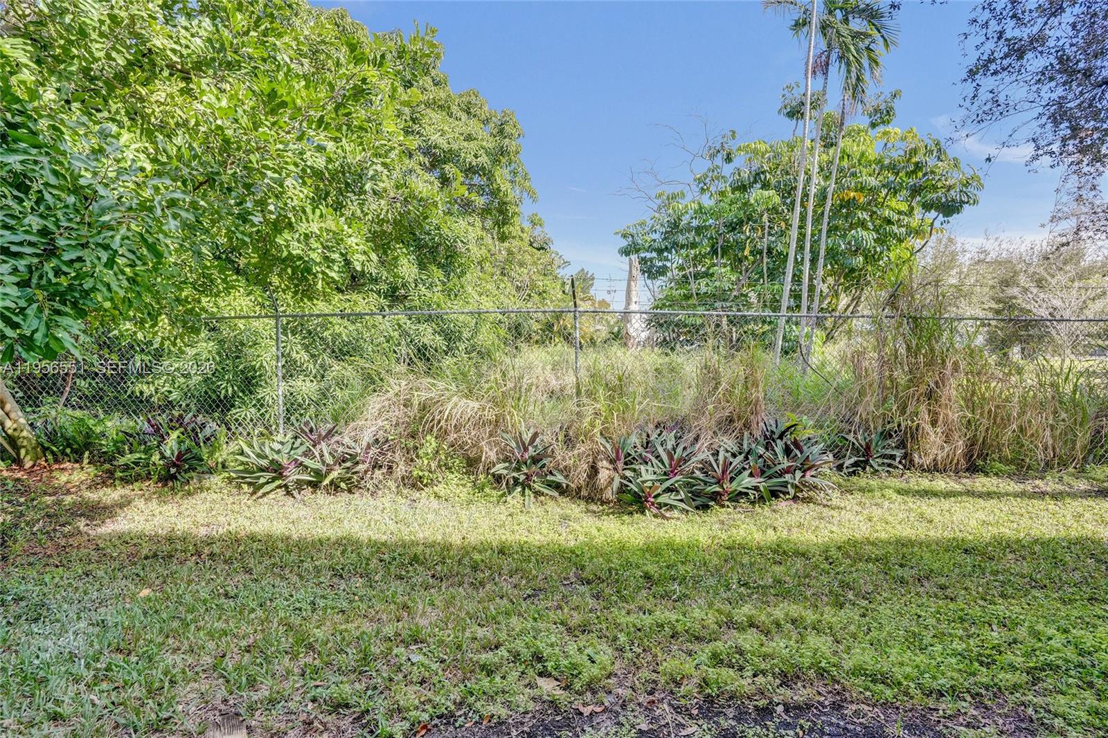 HOLLYWOOD RIDGE FARMS 2-1 - Residential Lease