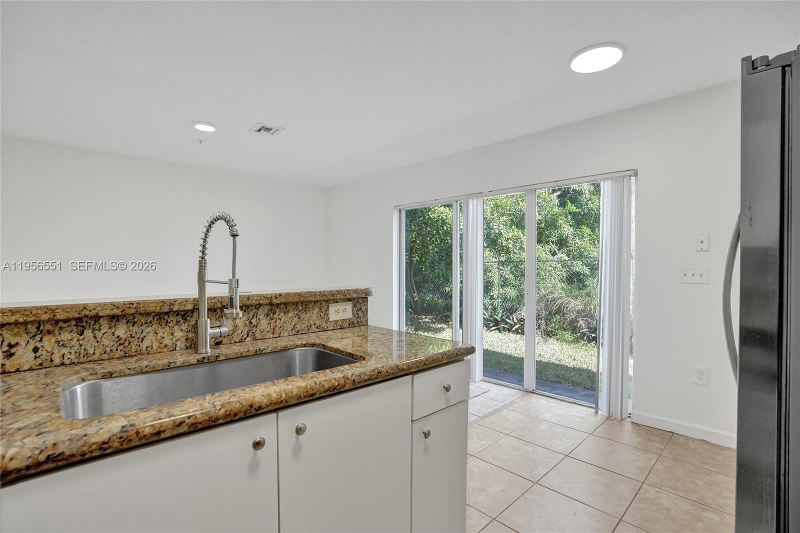 HOLLYWOOD RIDGE FARMS 2-1 - Residential Lease