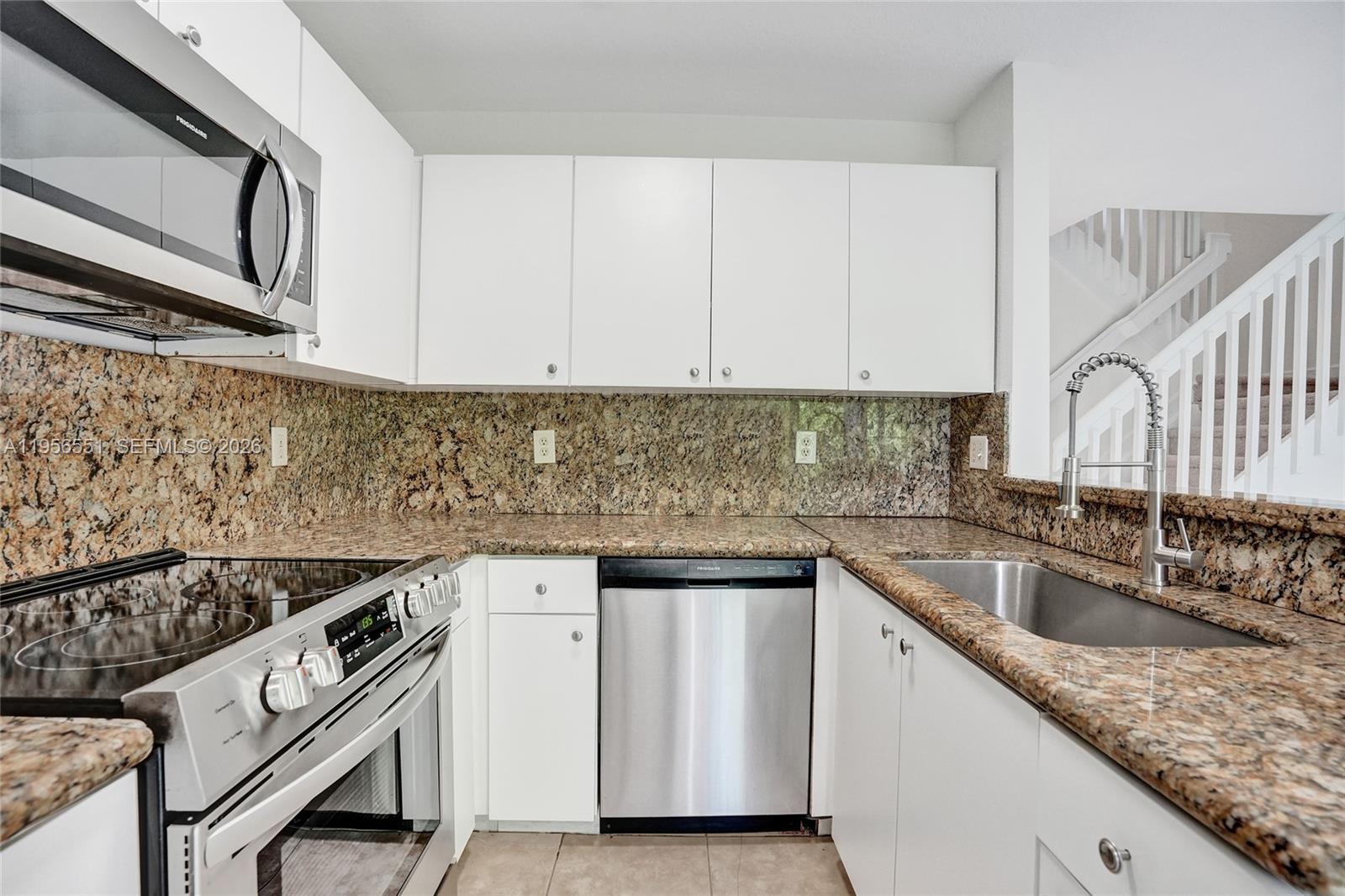HOLLYWOOD RIDGE FARMS 2-1 - Residential Lease