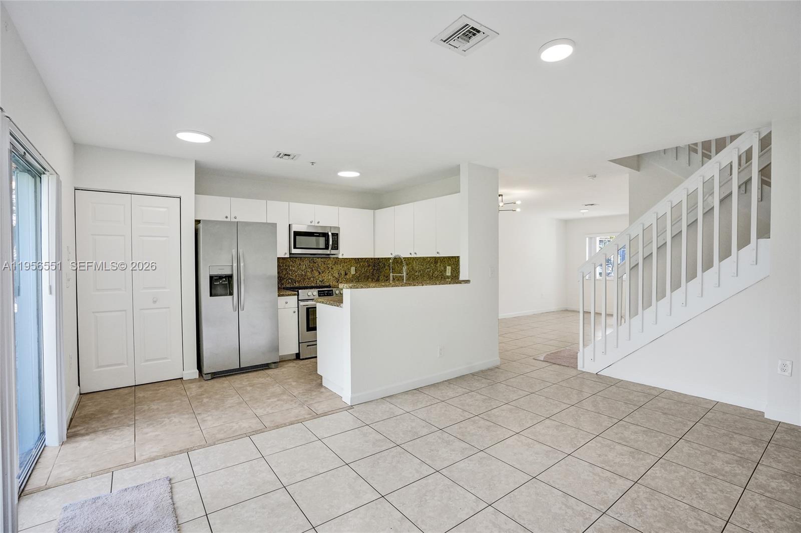 HOLLYWOOD RIDGE FARMS 2-1 - Residential Lease