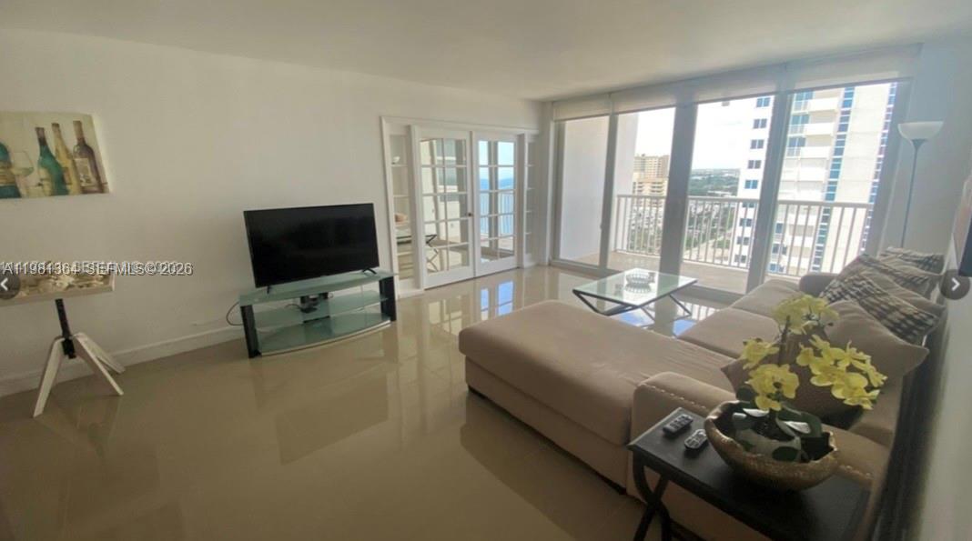 RENAISSANCE OF POMPANO BE - Residential Lease