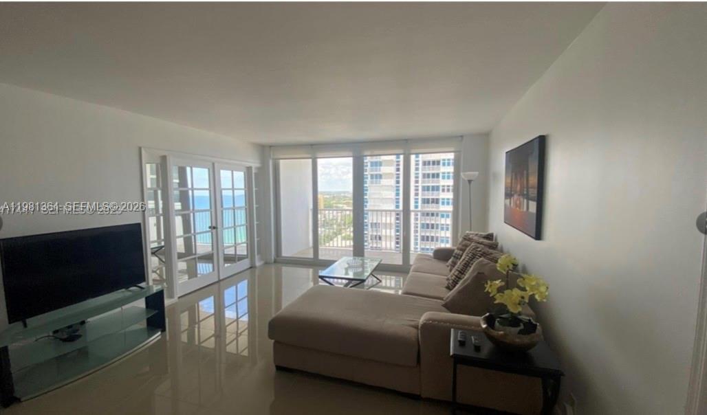 RENAISSANCE OF POMPANO BE - Residential Lease