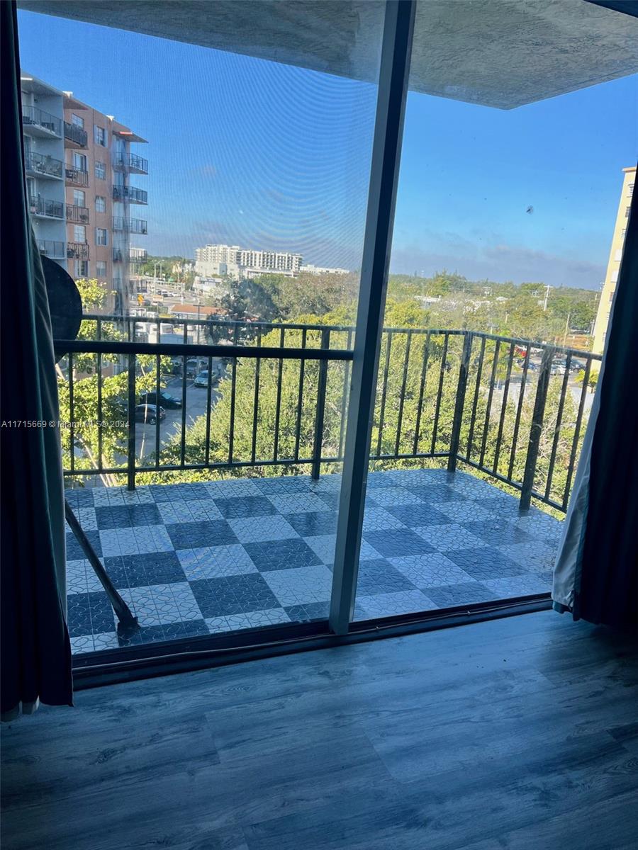 THREE HORIZONS EAST CONDO - Residential
