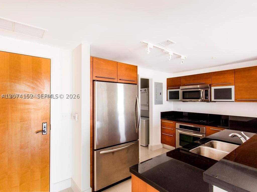 244 Biscayne Blvd 1002