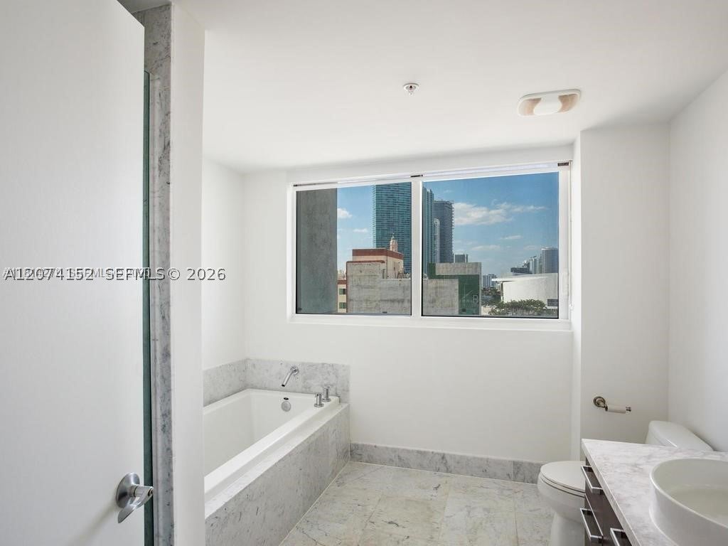 244 Biscayne Blvd 1002