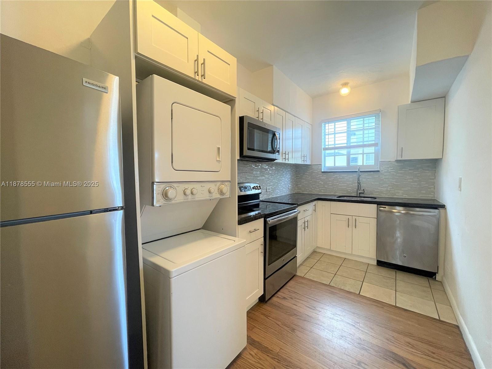 TOP FLOOR, CORNER UNIT! WASHER/DRYER INSIDE THE UNIT, CENTRAL A/C, DISHWASHER, HARDWOOD AND TILE FLOORS, IMPACT WINDOWS, GRANITE AND STAINLESS STEEL KITCHEN, IMMENSE WALK-IN CLOSETS AND MORE. AN ABSOLUTELY SPARKLING 2 BED/2 BATH IN THE HEART OF SOUTH BEACH JUST STEPS FROM THE BEACH, ESPANOLA WAY AND LINCOLN ROAD. FANTASTIC ART DECO BUILDING COMPLETELY GATED AND SECURE AND FRESHLY PAINTED. EASY TO SHOW AND WILL NOT LAST, CALL TODAY. ***REALTORS: PLS READ BROKERS REMARKS FOR OFFER INSTRUCTIONS AND CLICK SHOWING ASSIST LINK TO SCHEDULE SHOWINGS.